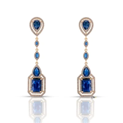 Bijoux Suisses Gisoo Jewels Boucles d'oreilles Royal Saphir - ELEGANCE 56, des pendants en cuivre environnemental plaqué or 18 carats, ornés de pierres de saphir bleu CZ